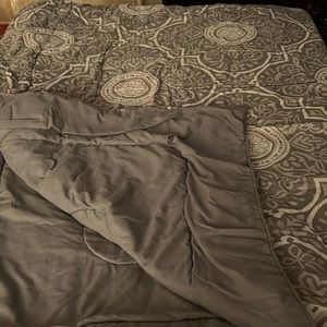 Twin size comforter